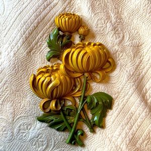 Vintage Syroco Yellow and Green Flower Decoration